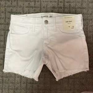 Abercrombie Kids - Girls size 7/8 White Mid Rise Frayed Hem Denim Short